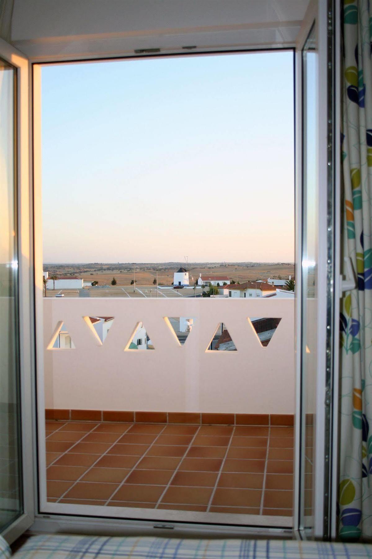 Hotel Vila Verde Кастро Верде Екстериор снимка